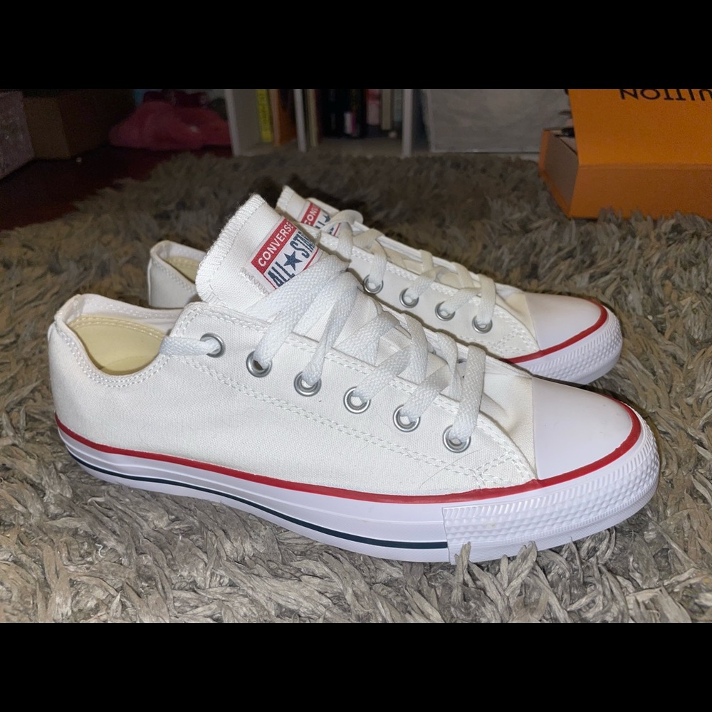 BRAND NEW low top converse